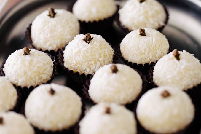 Beijinho à la noix de coco